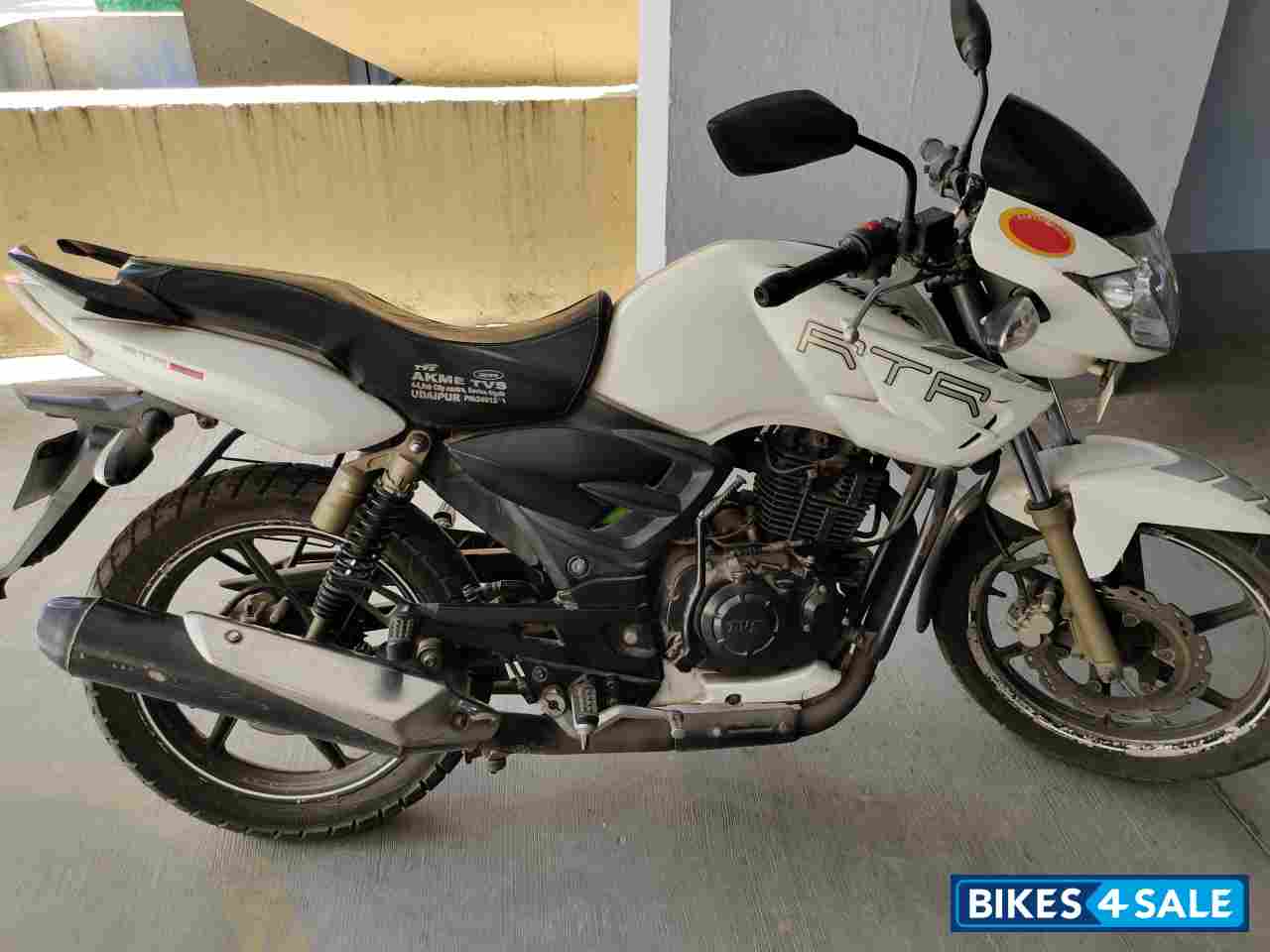 White TVS Apache RTR 180 ABS