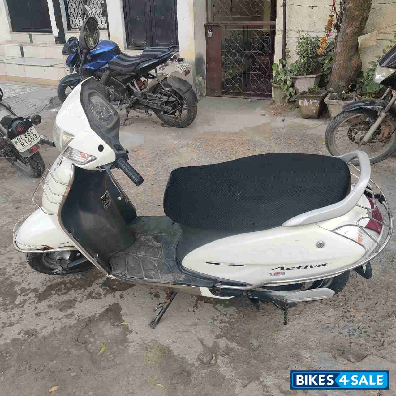 White Honda Activa White Honda Activa