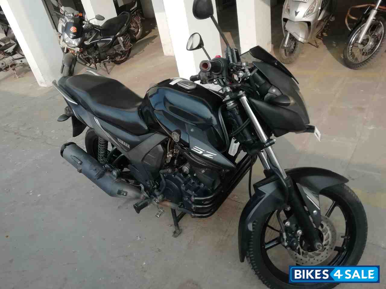 Black Yamaha SZ-RR V2