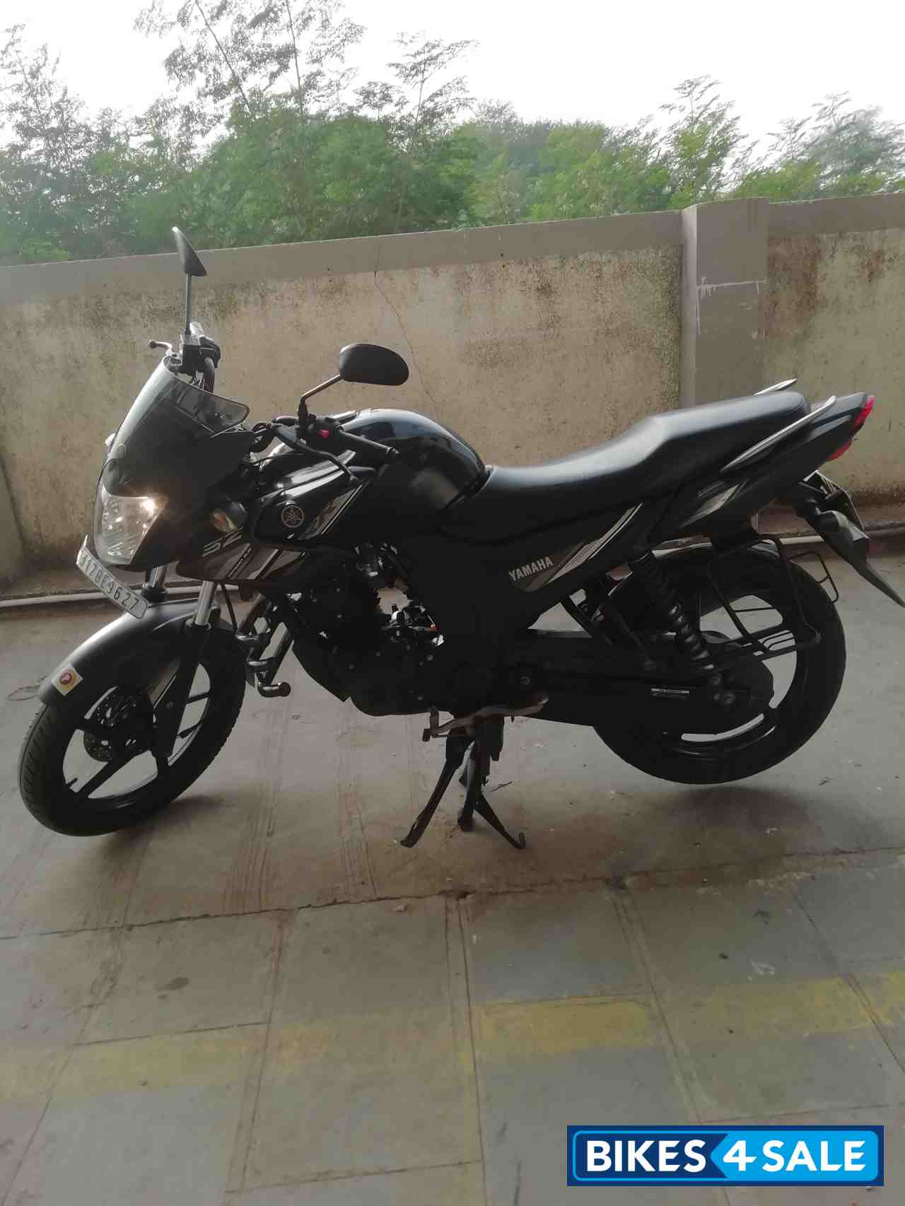 Black Yamaha SZ-RR V2