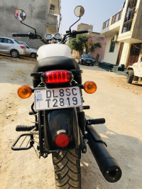 White Royal Enfield Thunderbird X 350