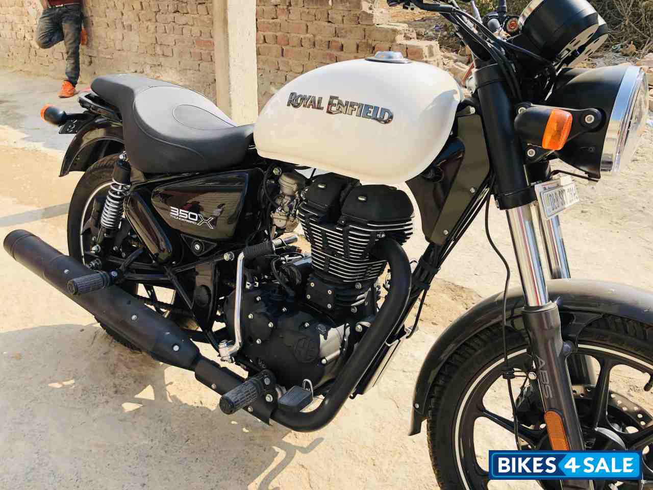 White Royal Enfield Thunderbird X 350