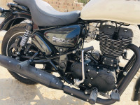 White Royal Enfield Thunderbird X 350