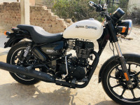 White Royal Enfield Thunderbird X 350