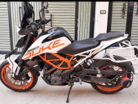White KTM Duke 390