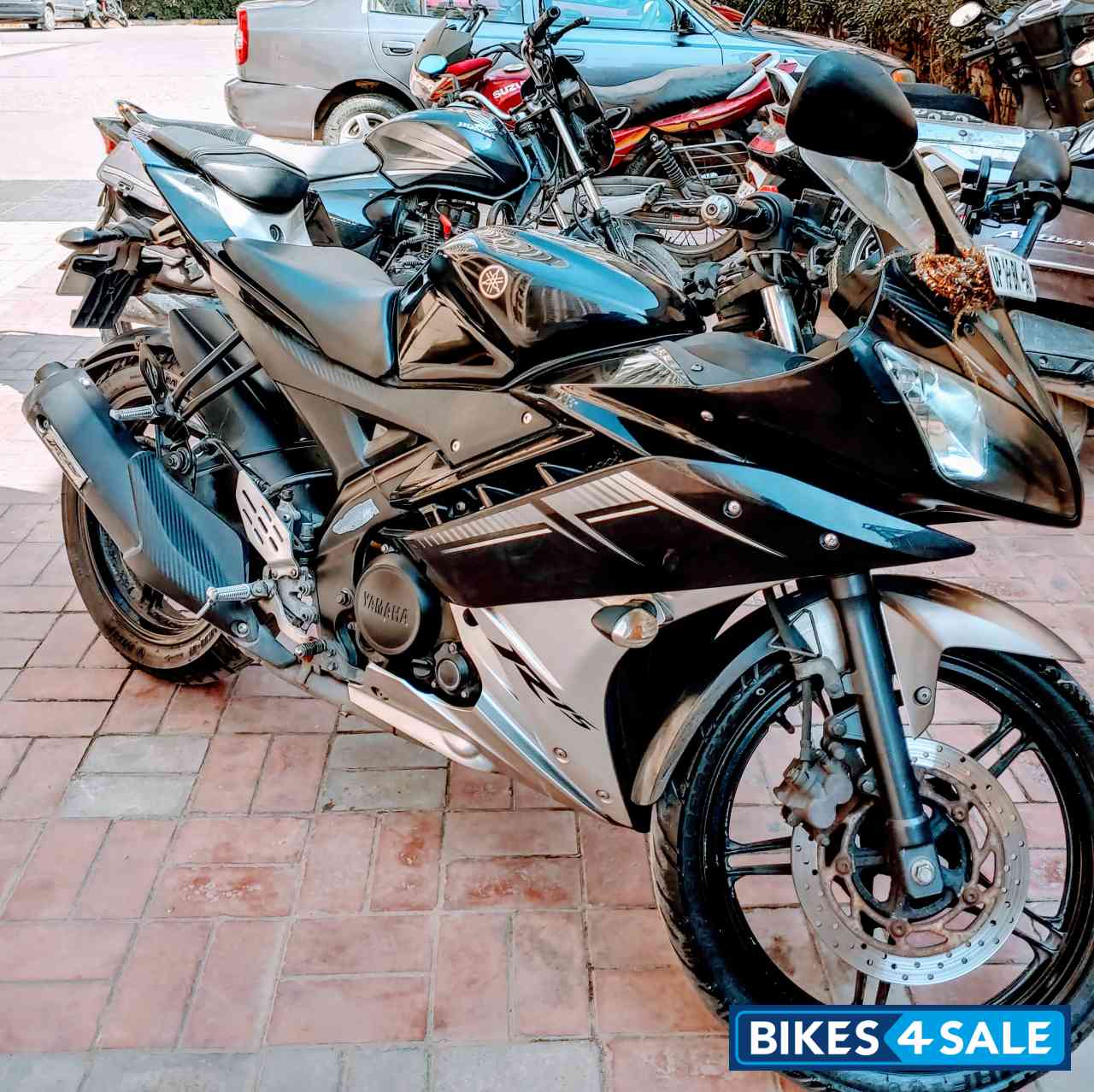 Black Yamaha YZF R15 V2