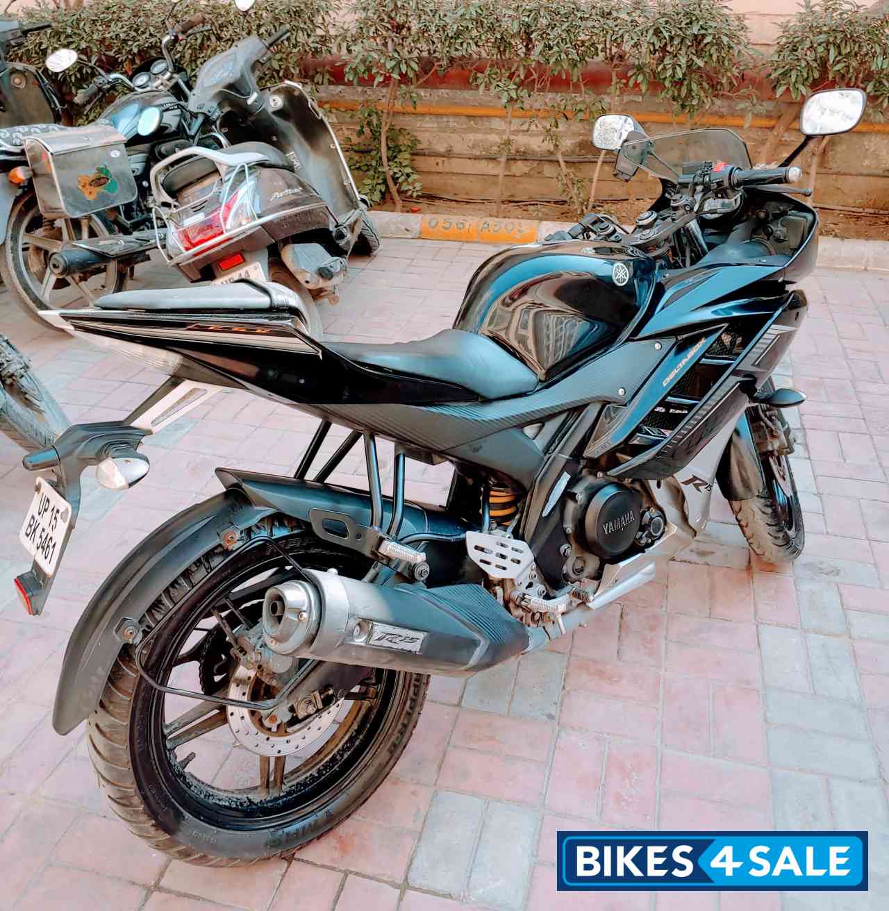 Black Yamaha YZF R15 V2