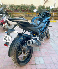 Black Yamaha YZF R15 V2