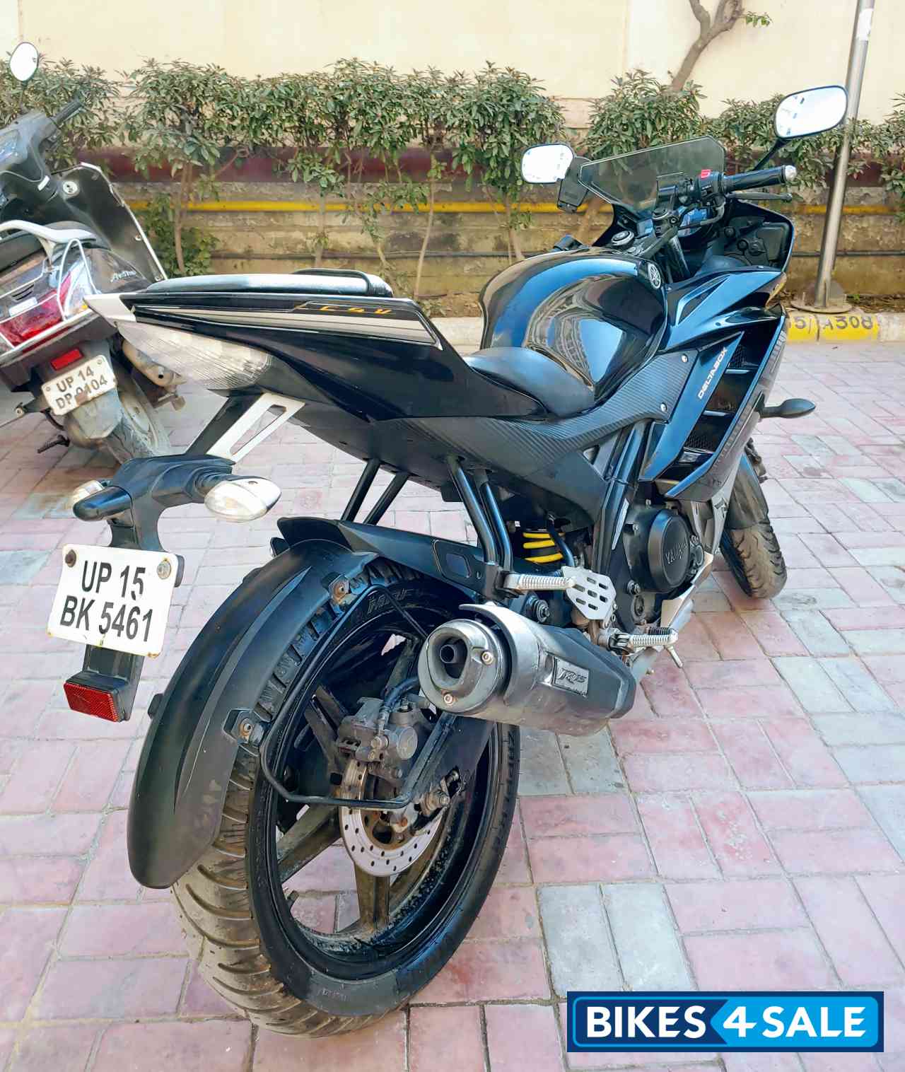 Black Yamaha YZF R15 V2