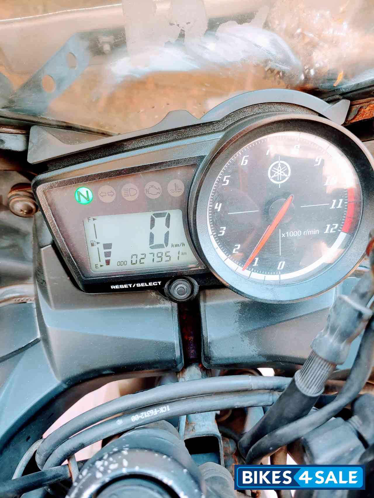 Black Yamaha YZF R15 V2