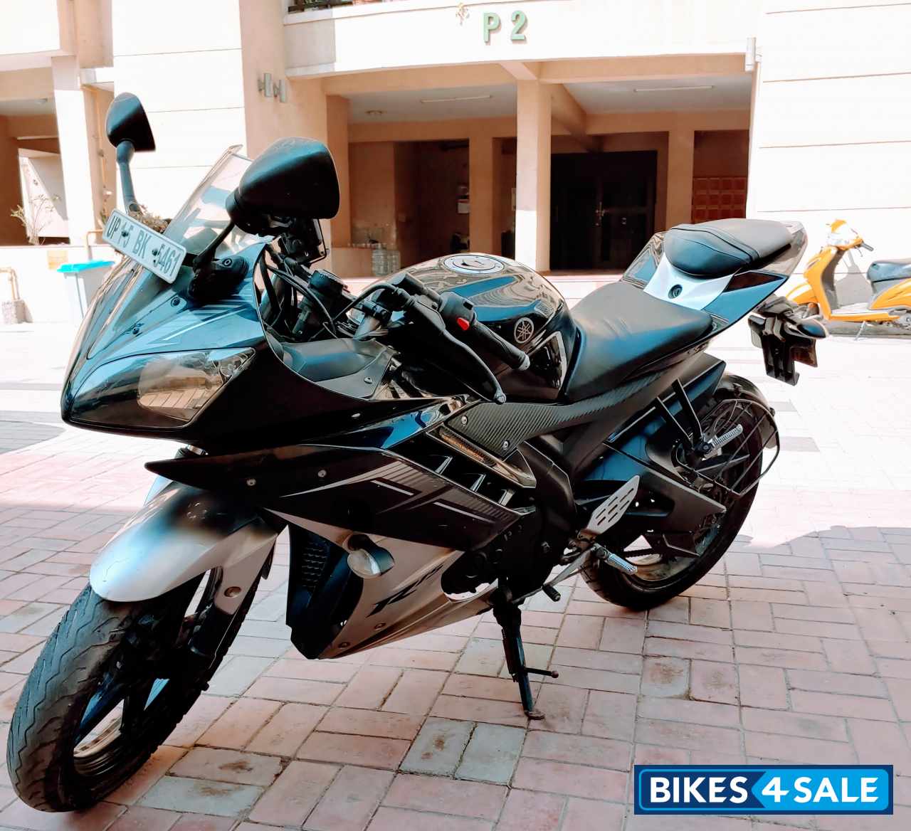 Black Yamaha YZF R15 V2