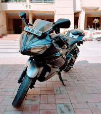 Black Yamaha YZF R15 V2