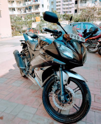 Black Yamaha YZF R15 V2