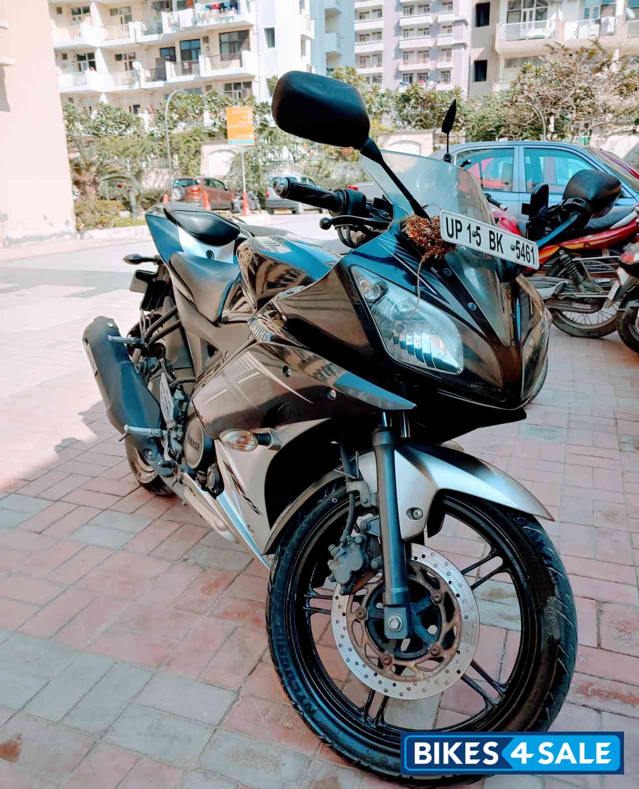 Black Yamaha YZF R15 V2