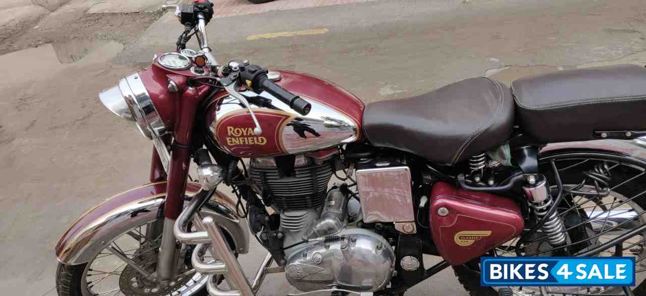 Royal Enfield Classic Chrome maroon