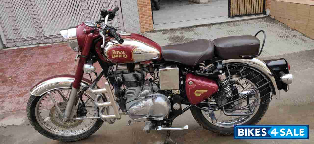 Royal Enfield Classic Chrome maroon