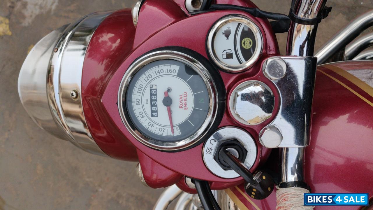 Royal Enfield Classic Chrome maroon