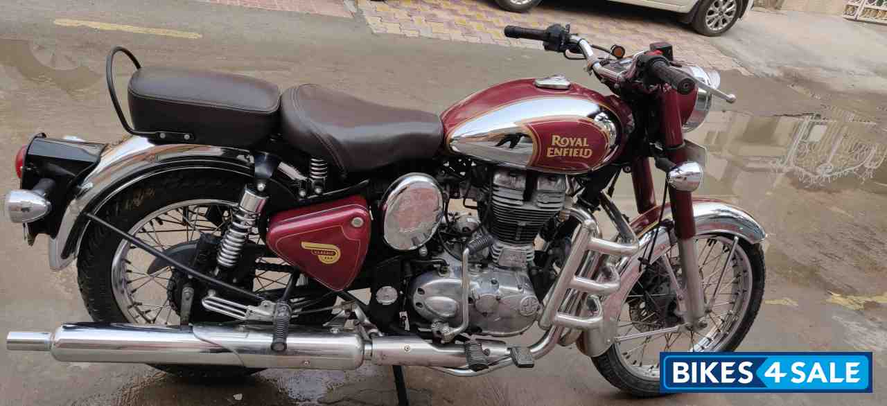Royal Enfield Classic Chrome maroon