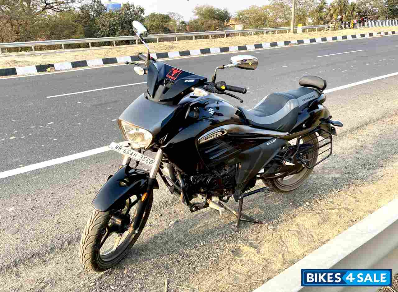 Black Suzuki Intruder 150 BS6