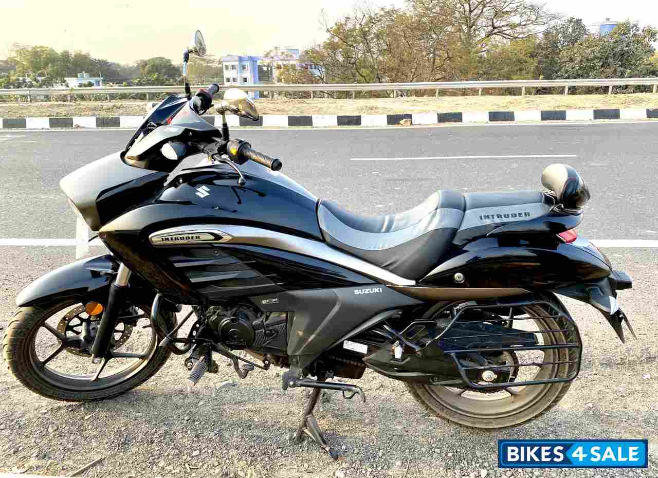 Black Suzuki Intruder 150 BS6