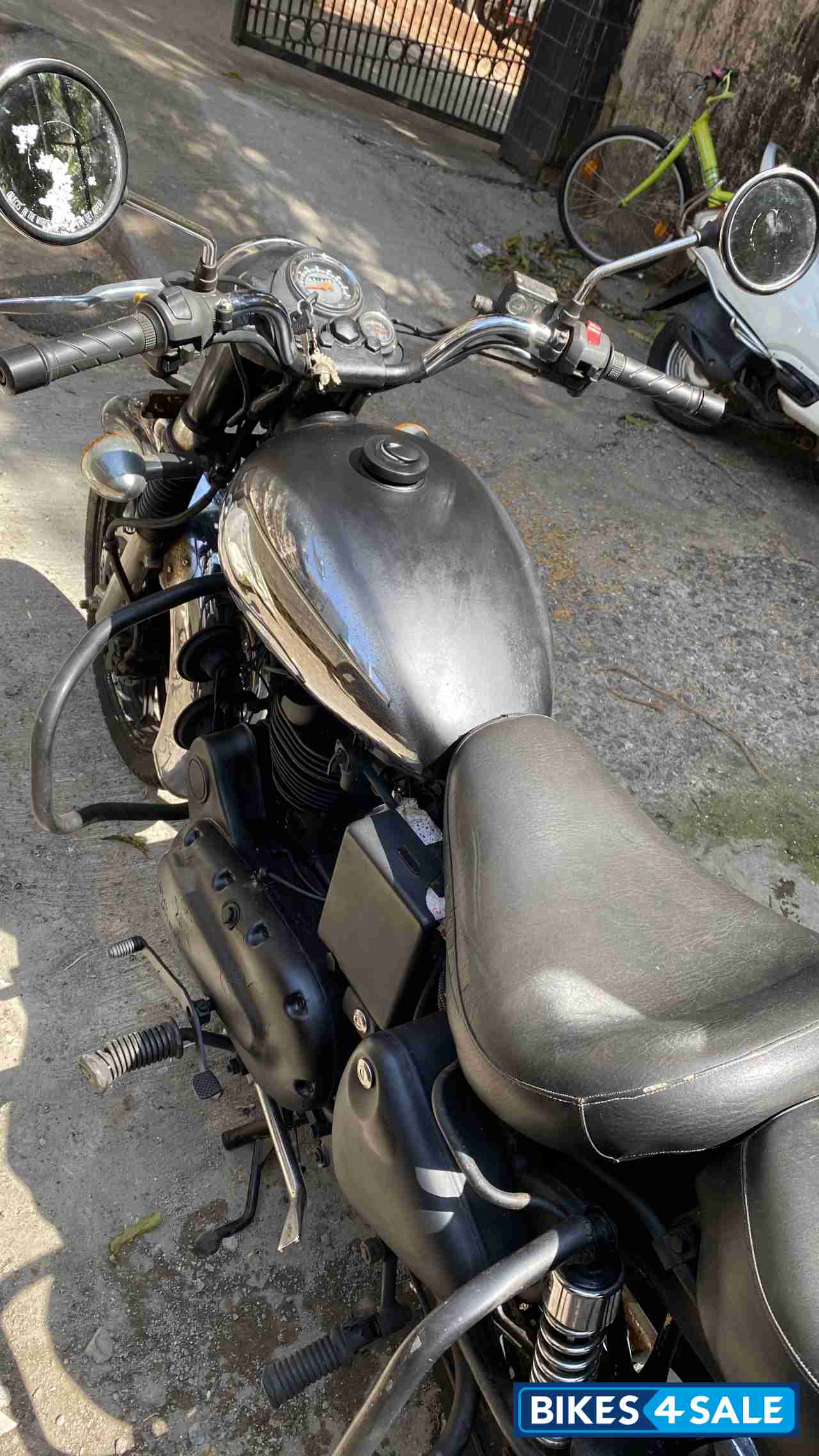 Royal Enfield Bullet Machismo A350