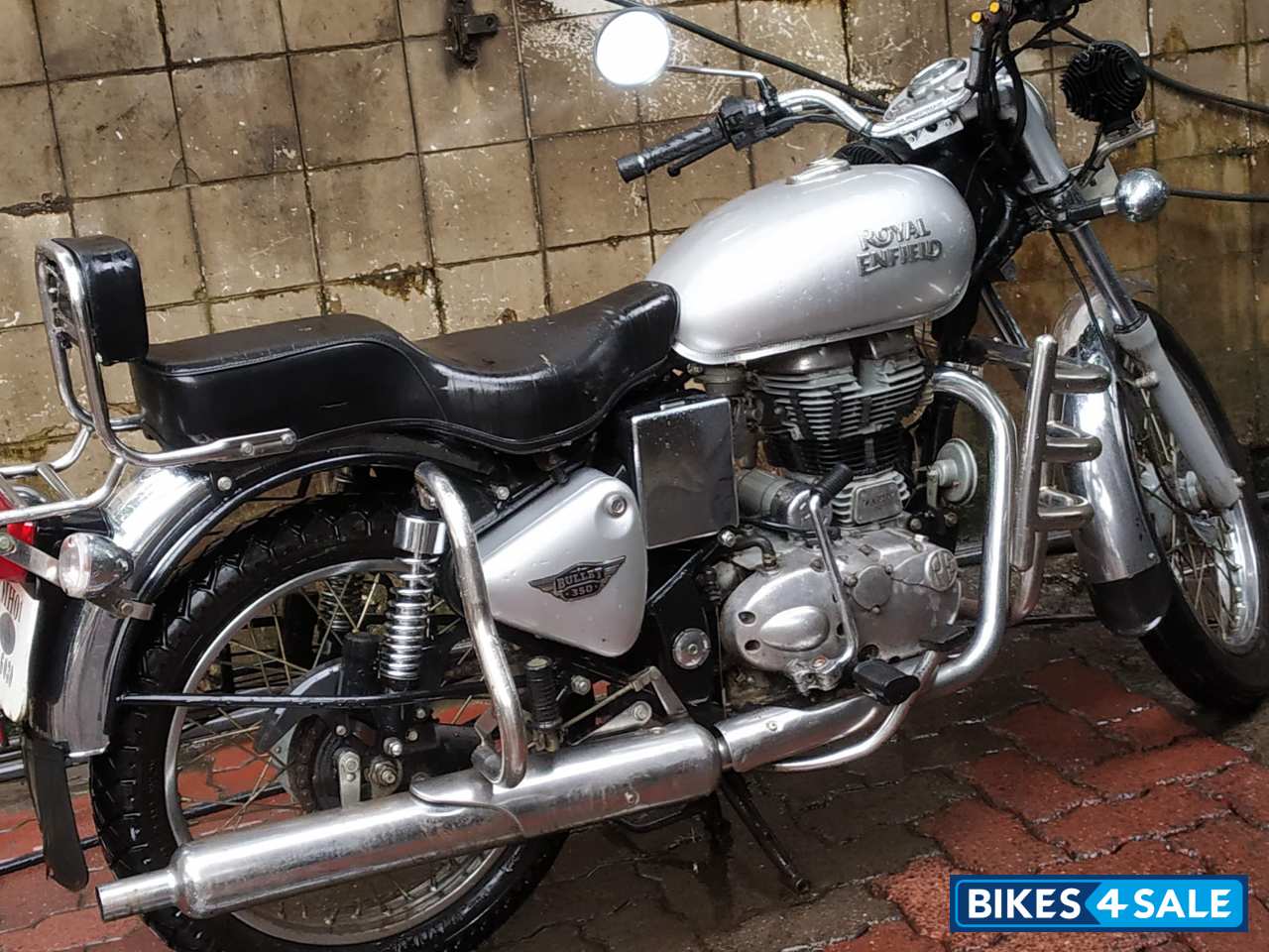 Silver Royal Enfield Bullet 350 Twinspark