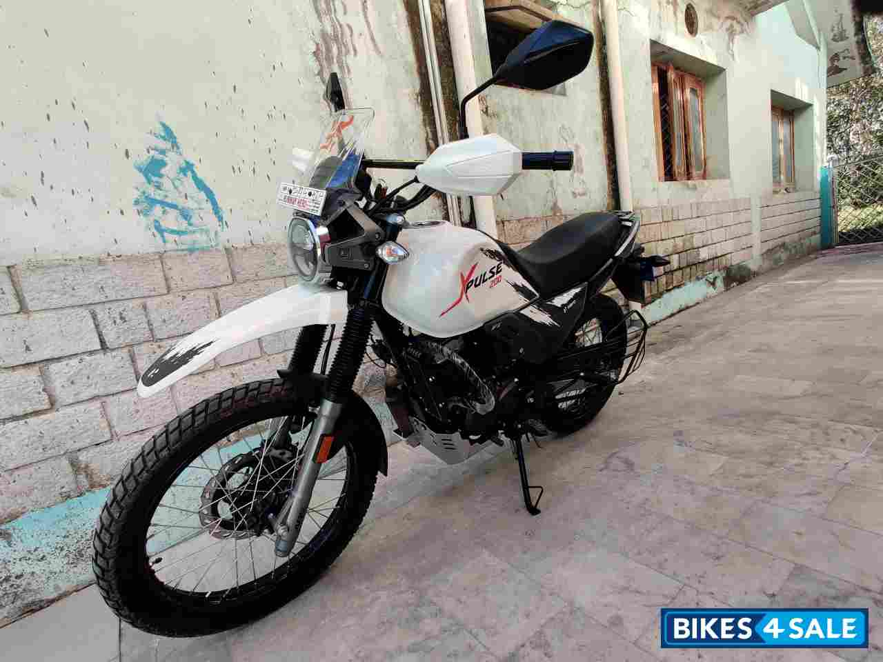 White Hero XPulse 200 BS6