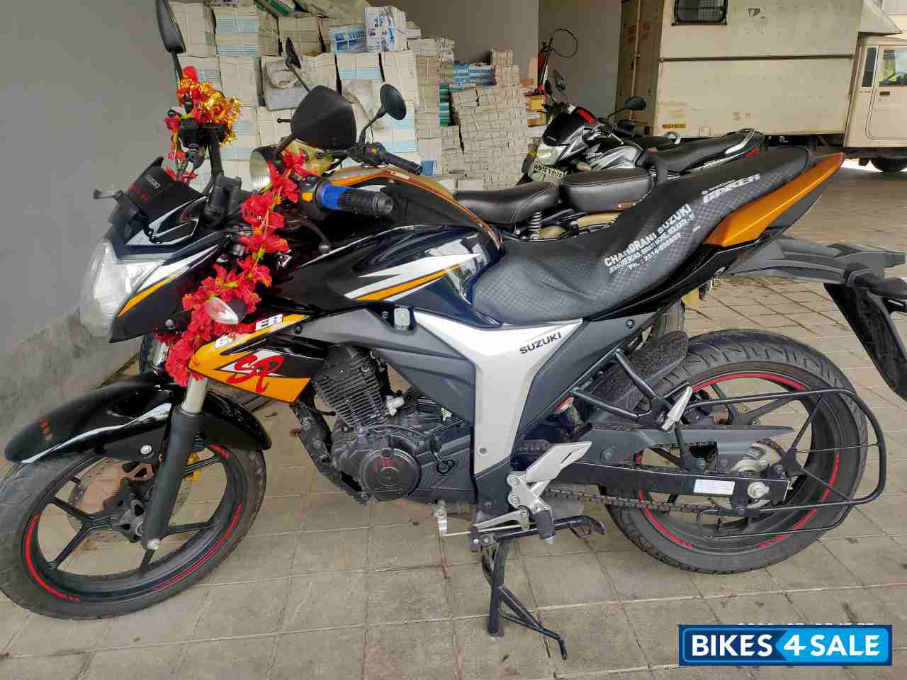 Black Gold Suzuki Gixxer ABS