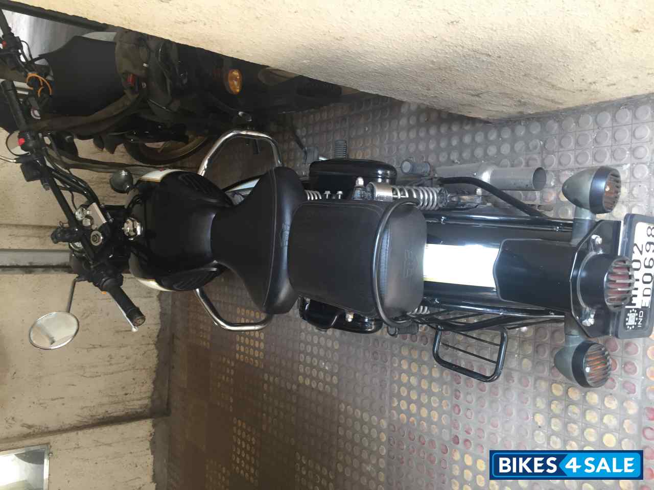 Black Royal Enfield Classic 500