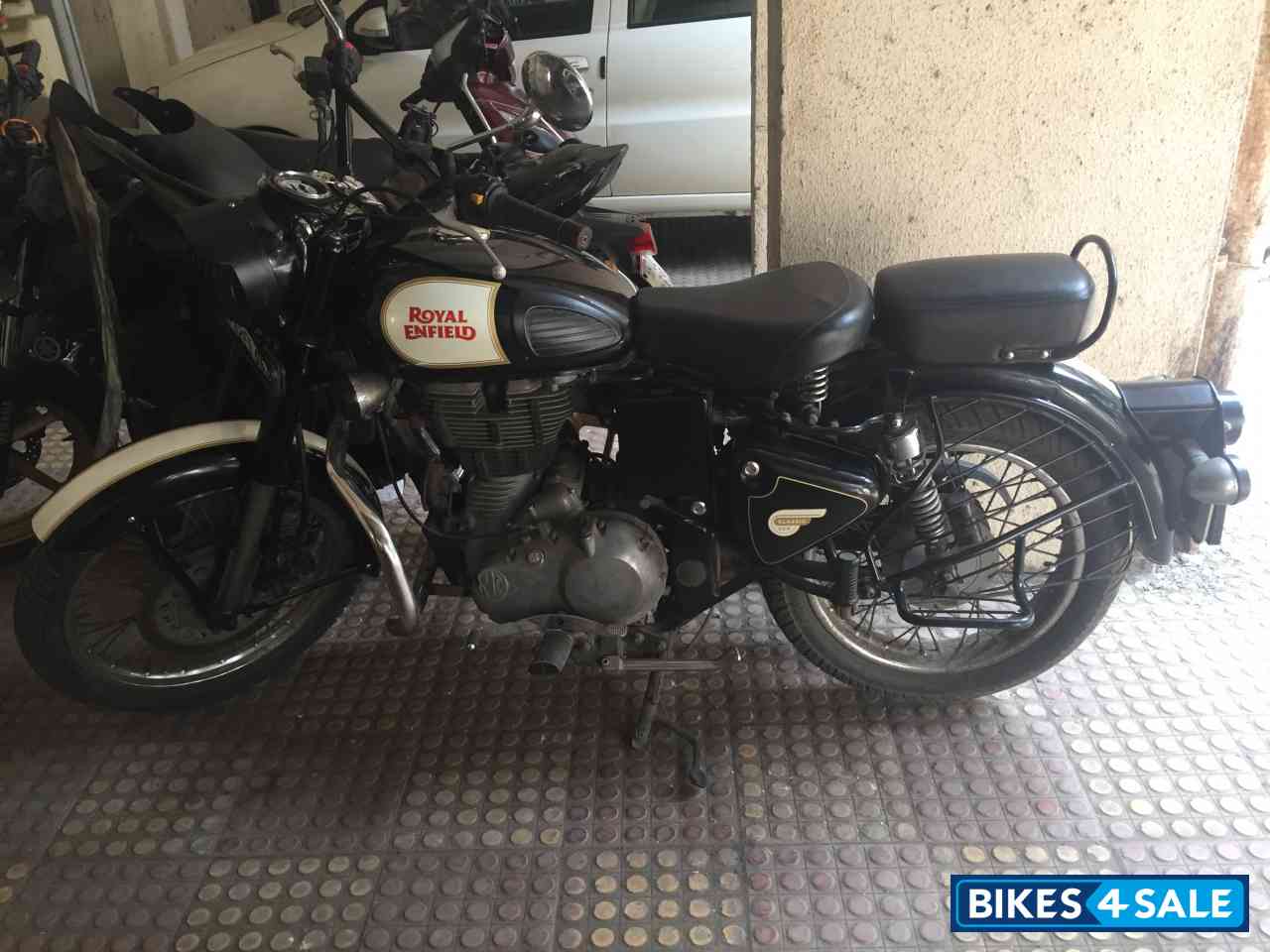 Black Royal Enfield Classic 500