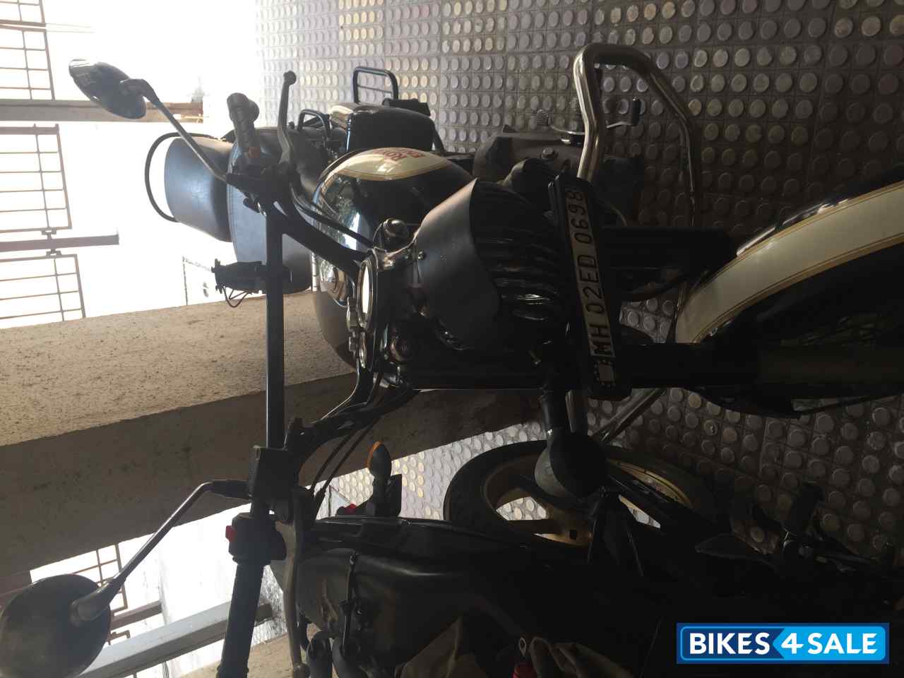 Black Royal Enfield Classic 500