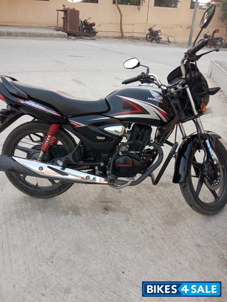 Black Honda CB Shine