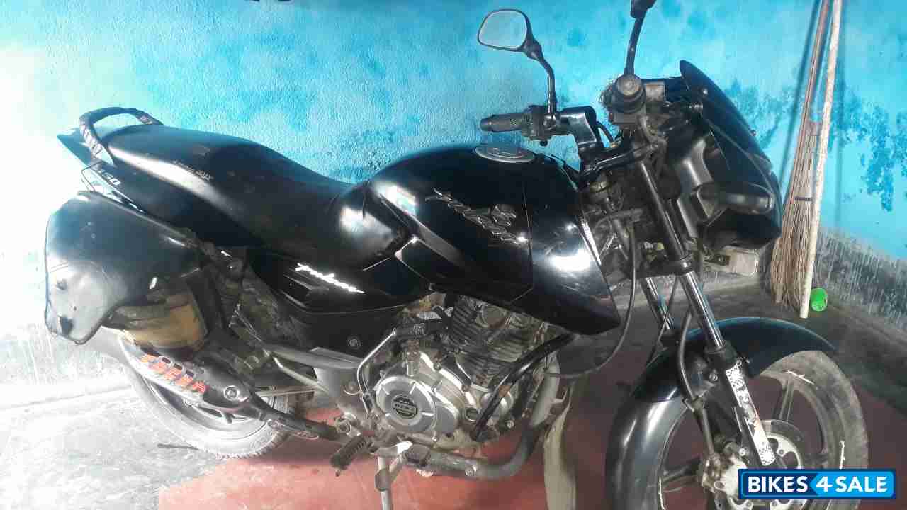 Black Bajaj Pulsar 150 DTSi