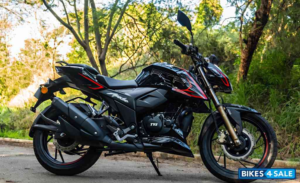 Black TVS Apache RTR 200 Fi 4V Race Edition 2.0