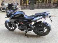 Sparkling Black + Ma Bajaj Pulsar 200 NS ABS