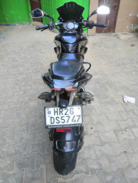Sparkling Black + Ma Bajaj Pulsar 200 NS ABS