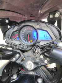 Sparkling Black + Ma Bajaj Pulsar 200 NS ABS
