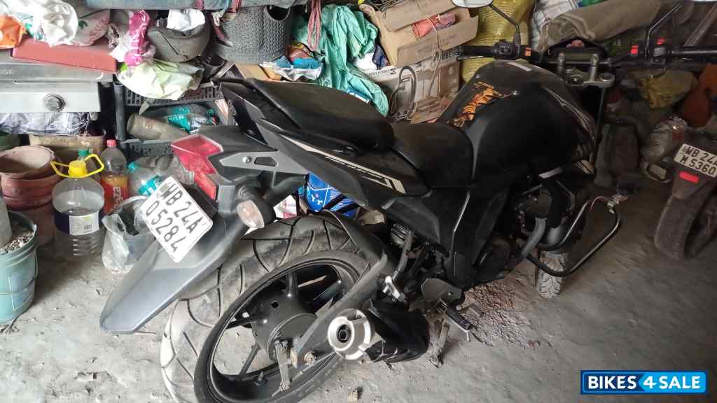 Mat Black Yamaha FZ-S