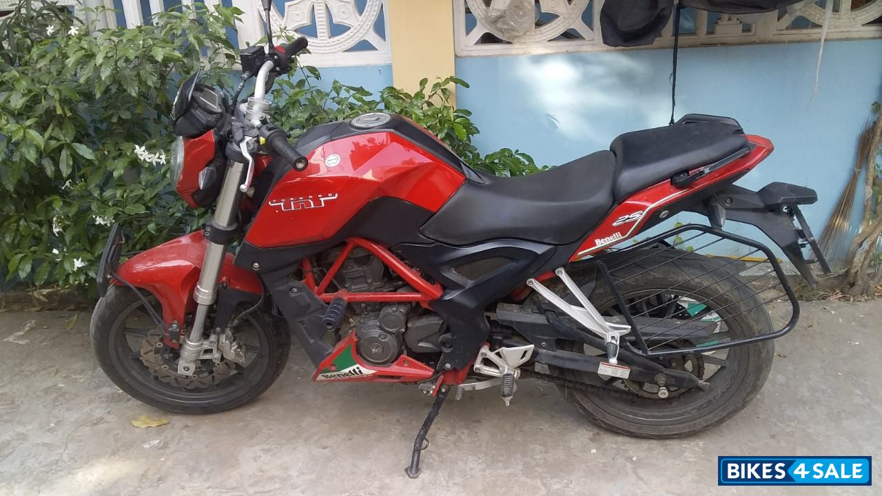 Red Benelli TNT 25