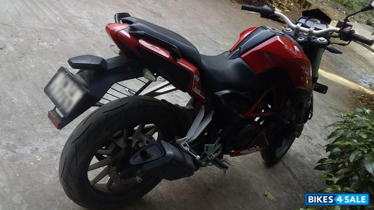 Red Benelli TNT 25