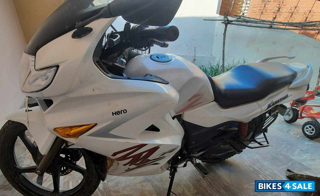 White Hero Karizma ZMR