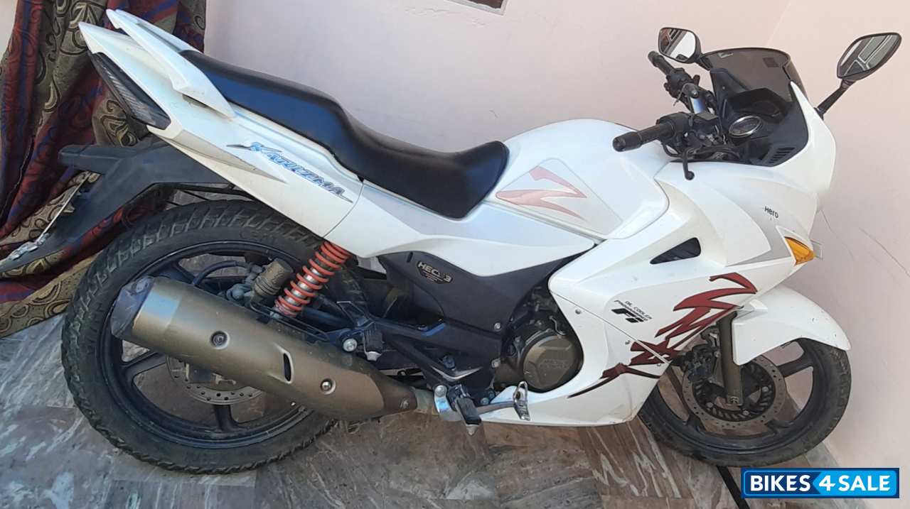 White Hero Karizma ZMR