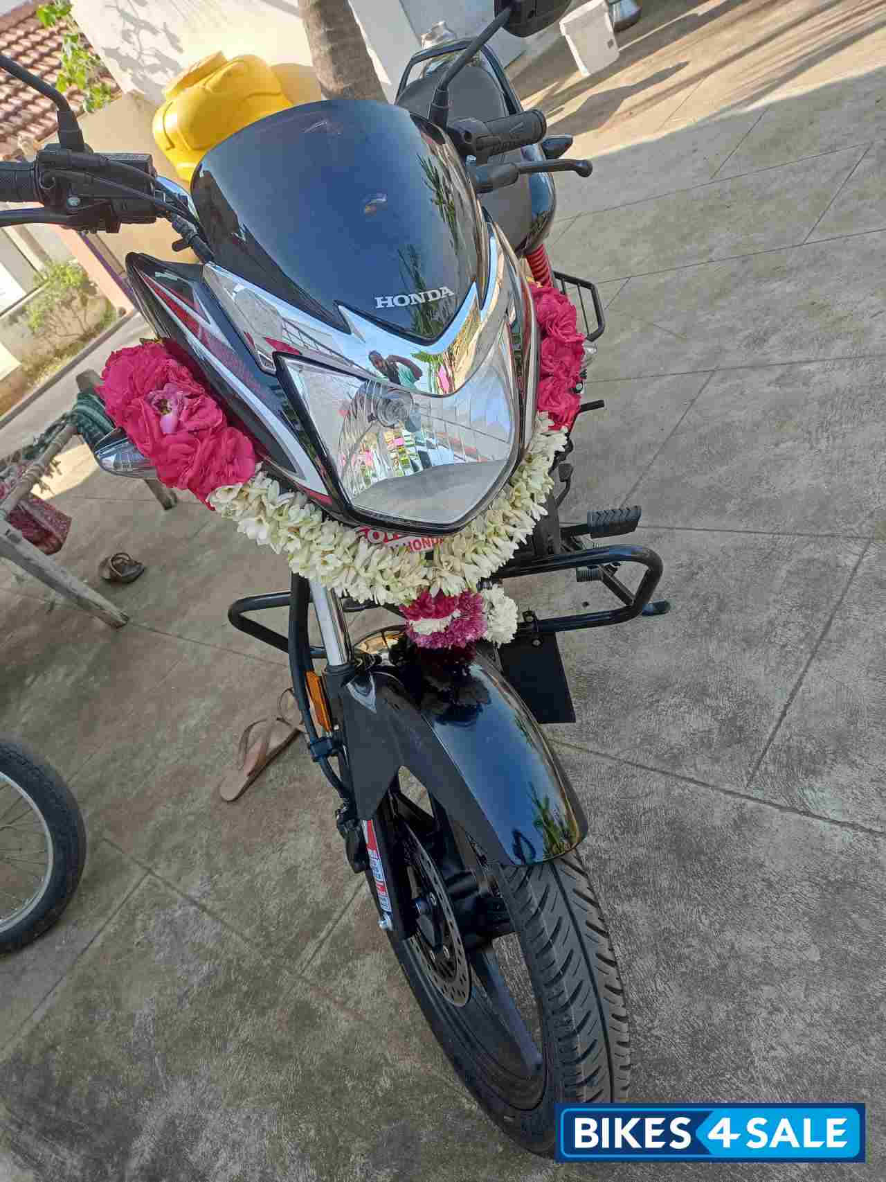 Black Honda Shine BS6