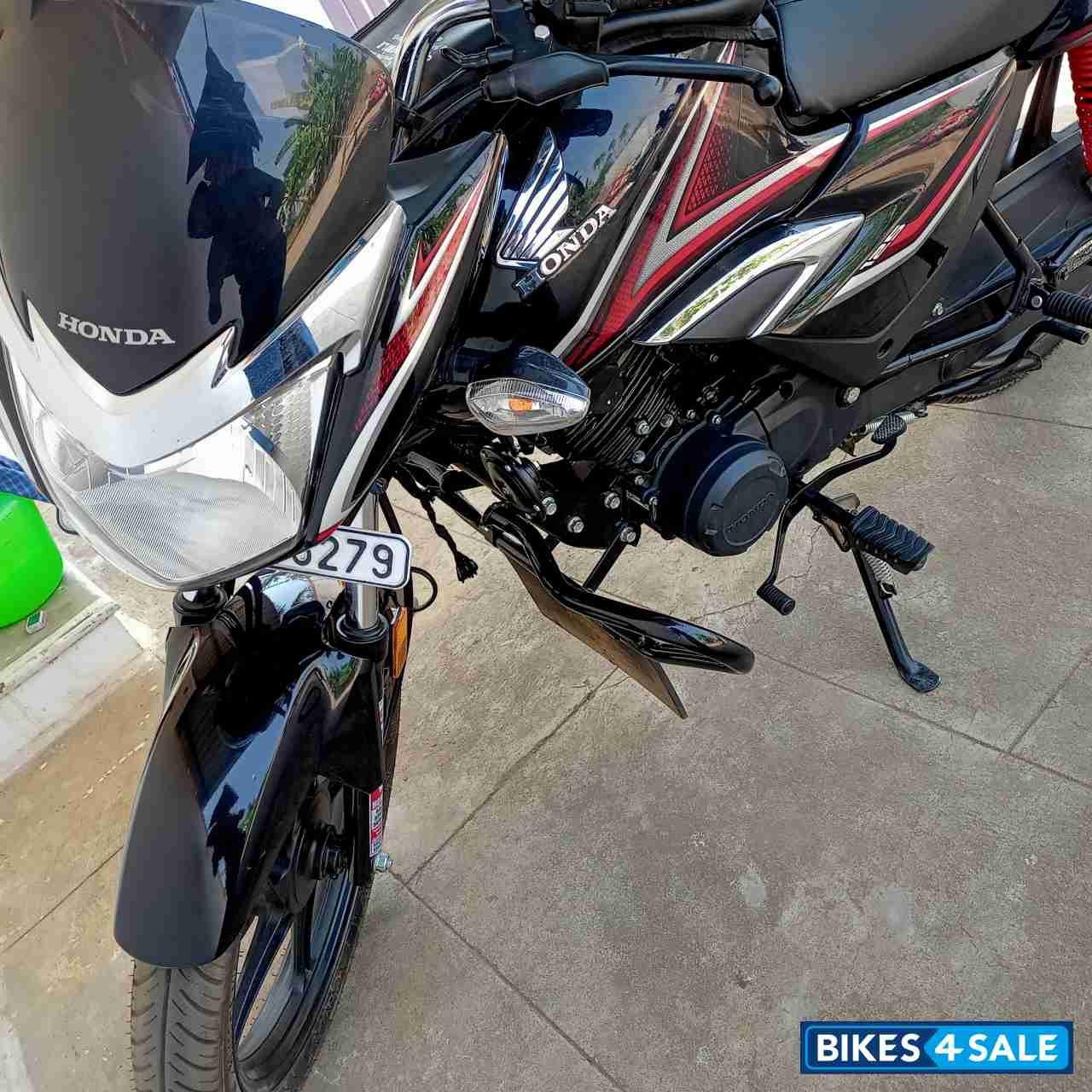 Black Honda Shine BS6
