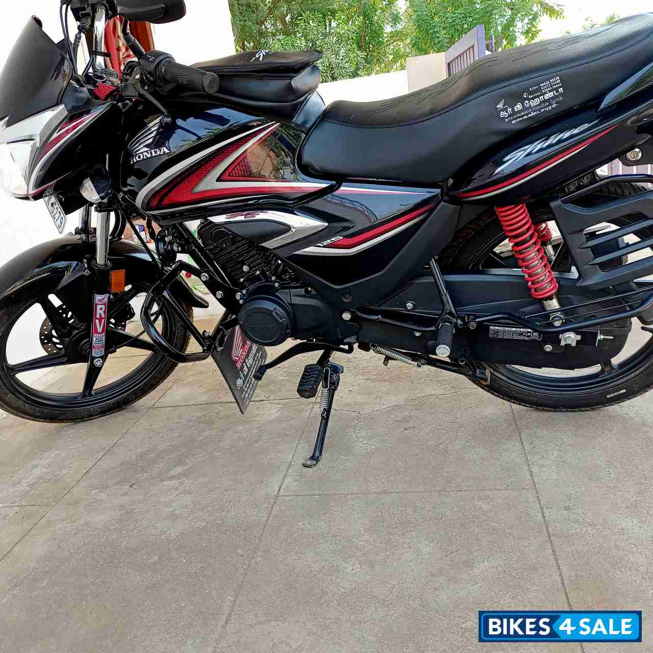 Black Honda Shine BS6