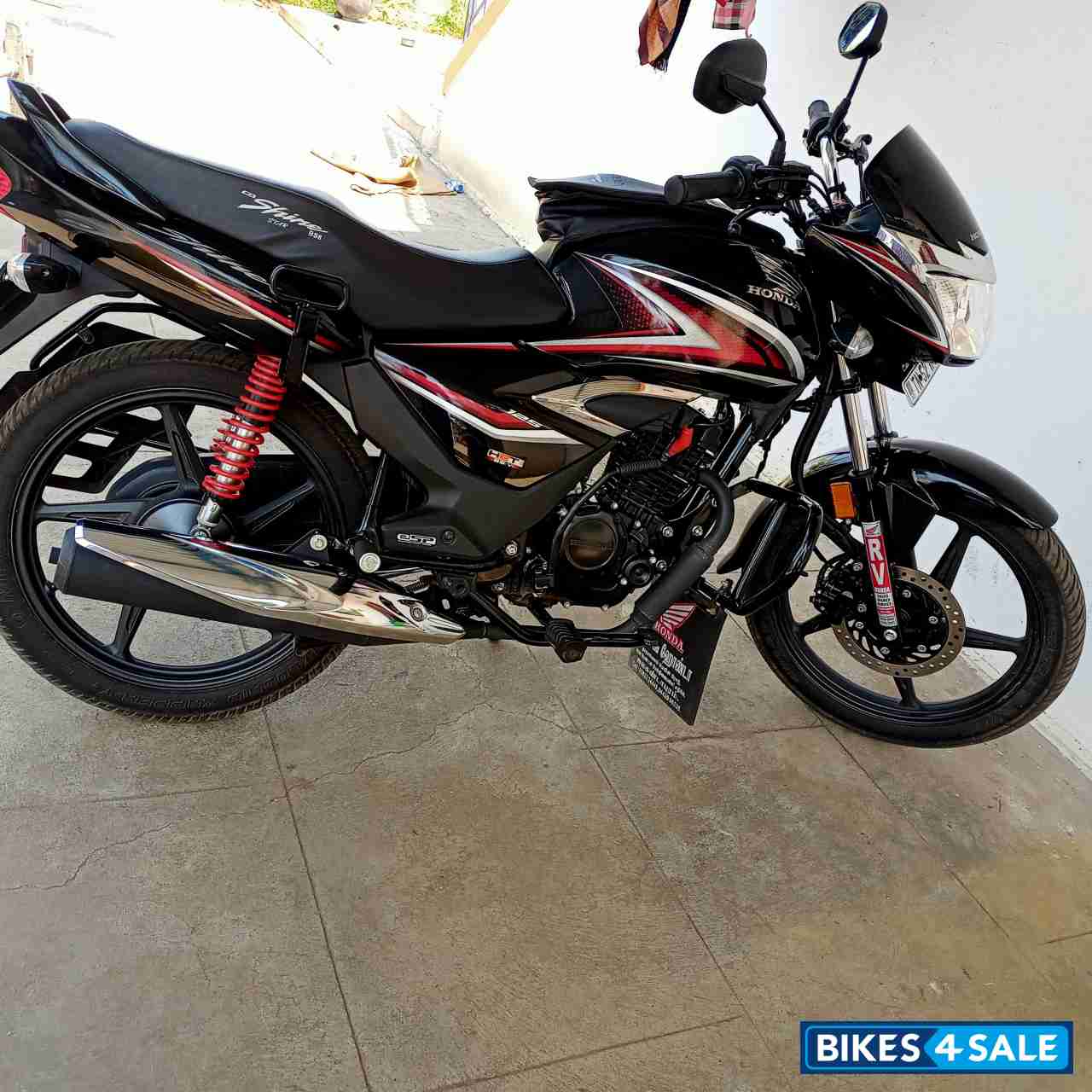 Black Honda Shine BS6
