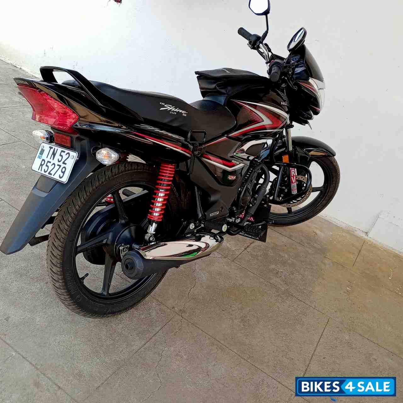 Black Honda Shine BS6