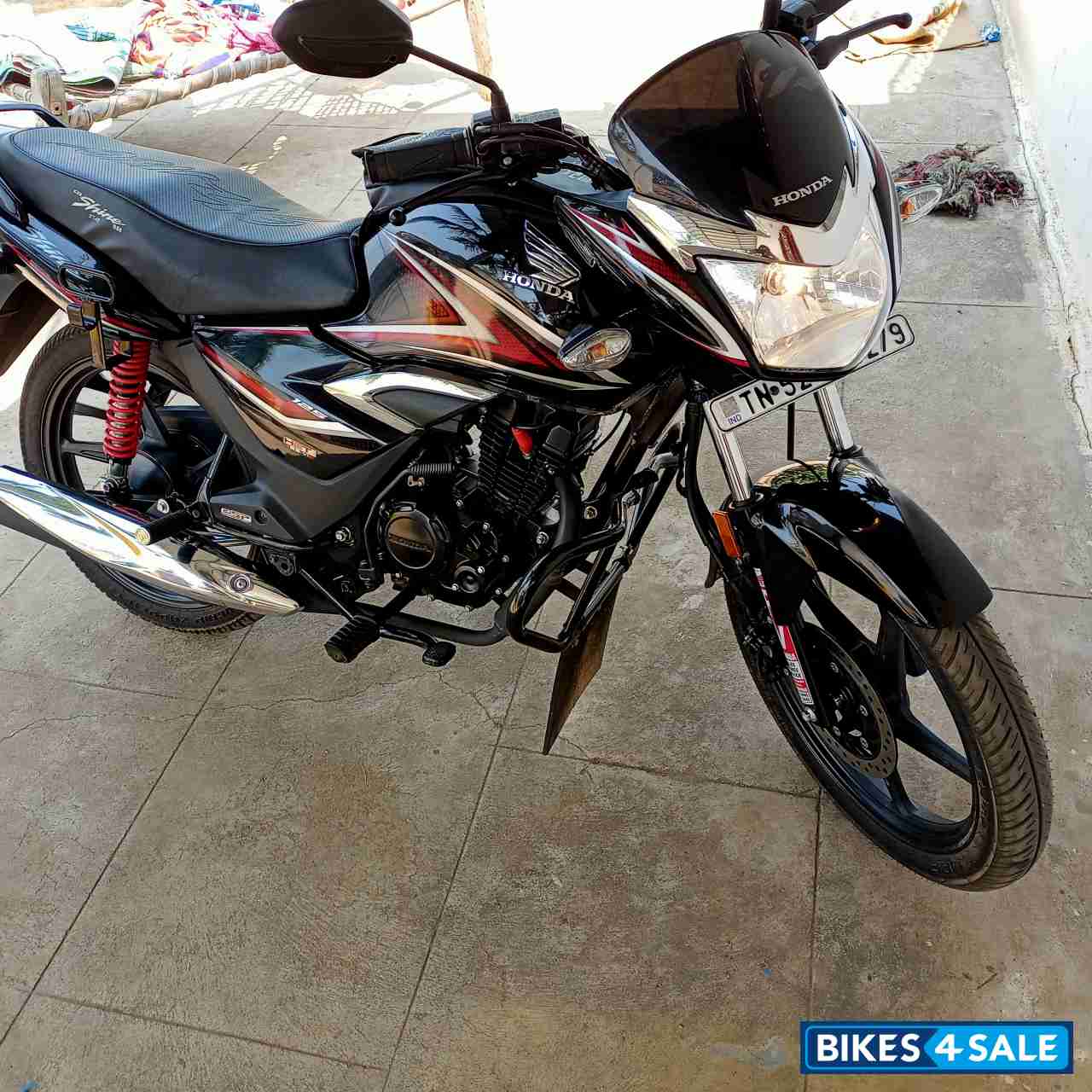 Black Honda Shine BS6