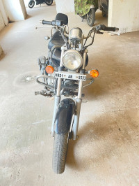 Black Bajaj Avenger 220 DTS-i