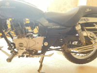 Black Bajaj Avenger 220 DTS-i